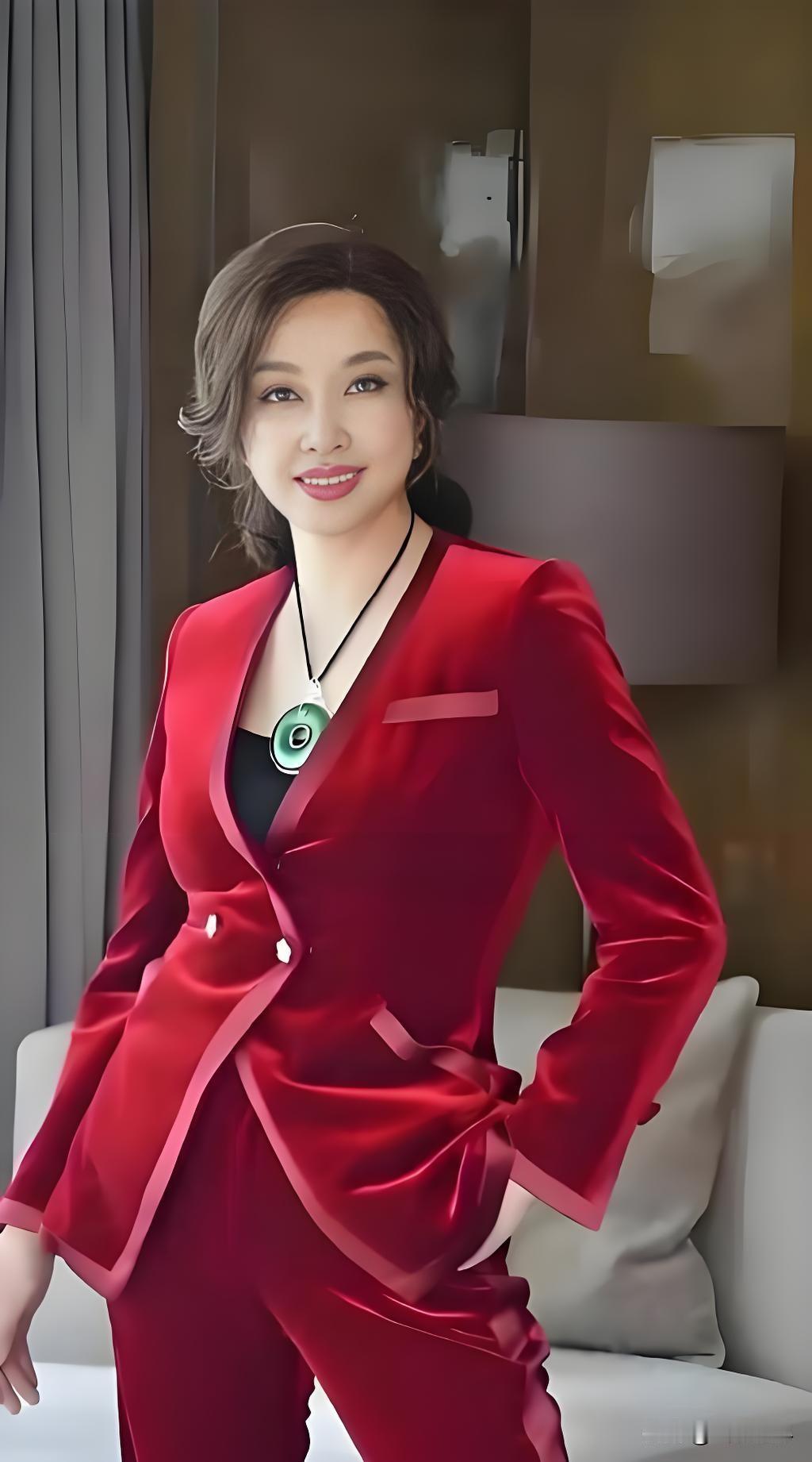 75岁还在红！刘晓庆能火一辈子，靠的从来不是运气
 
娱乐圈最不缺新人，流量迭代