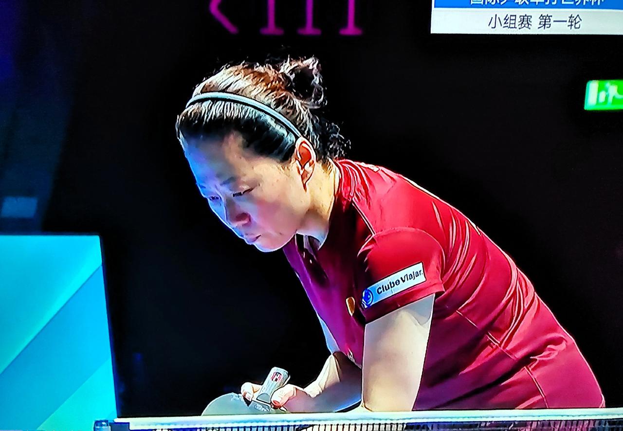 太憋屈了！看王曼昱与傅玉比赛，就是两只手与一只手在较劲，在王曼昱势大力沉的两面弧