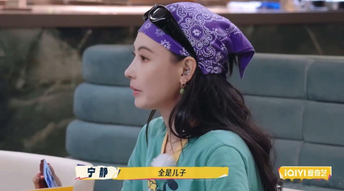 宁静 儿子全是赔钱货一路繁花 这话说得敞亮！养娃本就是“赔本买卖”，但谁不是心甘