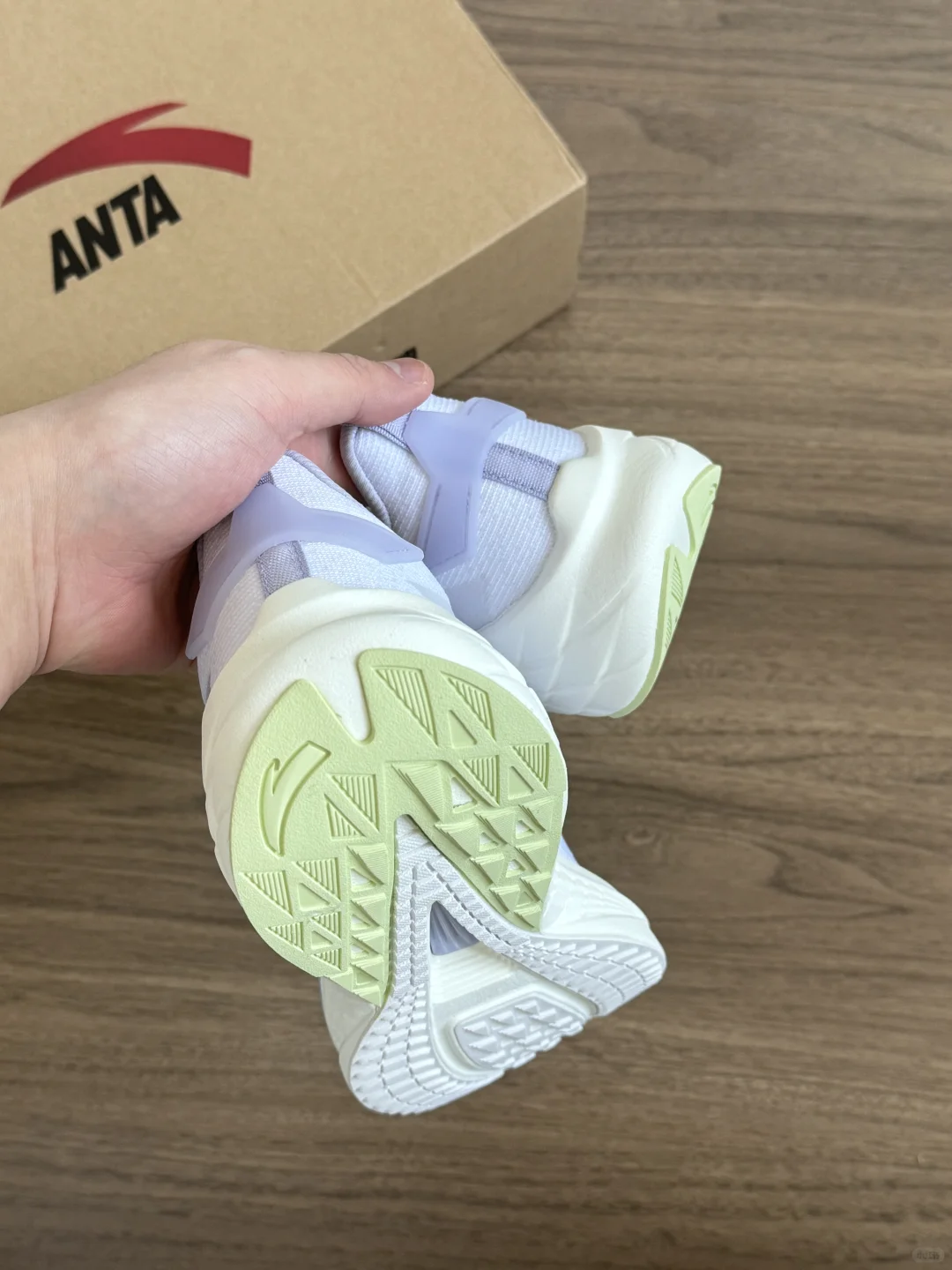 安踏临风跑步鞋👟更夏天穿更配！