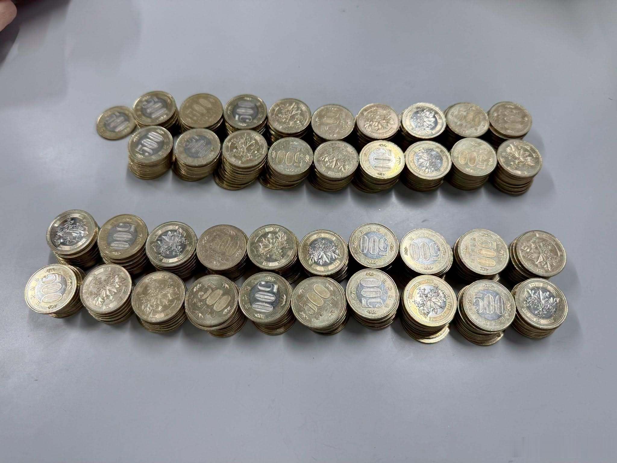 【实测结果】把 500 日圆硬币狂塞进「10万圆存钱筒」直到它被内部压力撑爆为止