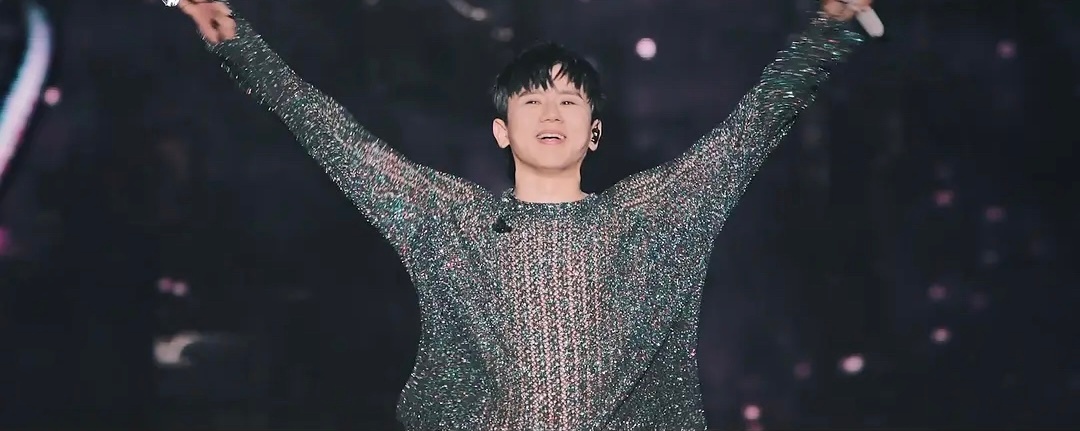 只听过张杰这就是爱只要平凡(好听)。其他的一无所知。 