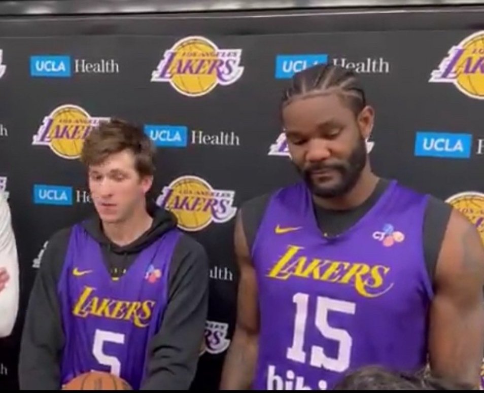 湖人互相换球衣进行训练结果偏偏是他俩换有时候真挺怀疑我自己… 