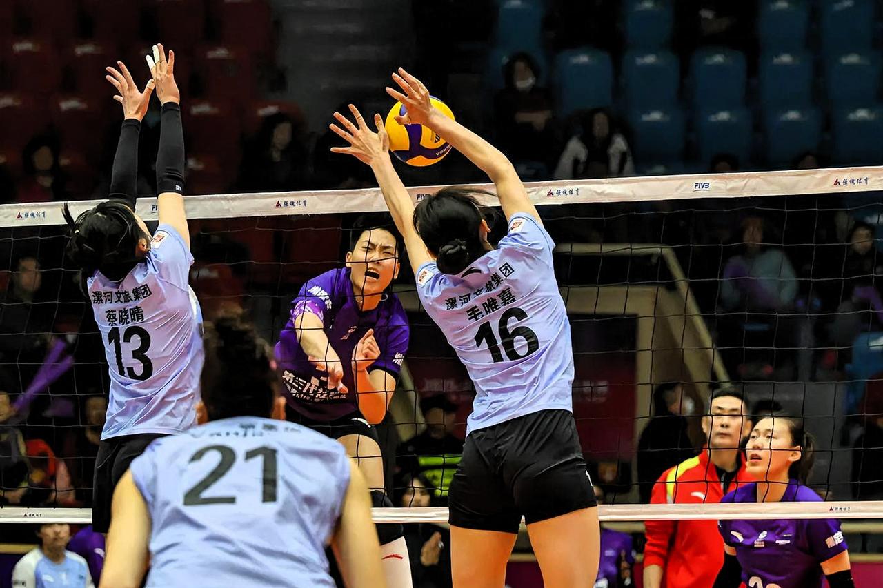 一、现状与硬伤（夺冠最大障碍）
 
- 核心阵容流失：李盈莹、王媛媛留洋，姚迪、