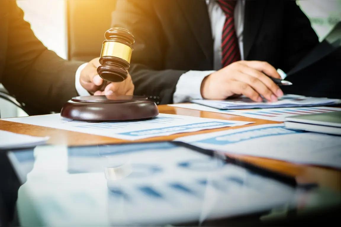 听到一个律师解读“狗伤人命案”是否属于正当防卫？
律师说：有两个依据
一是，闹事