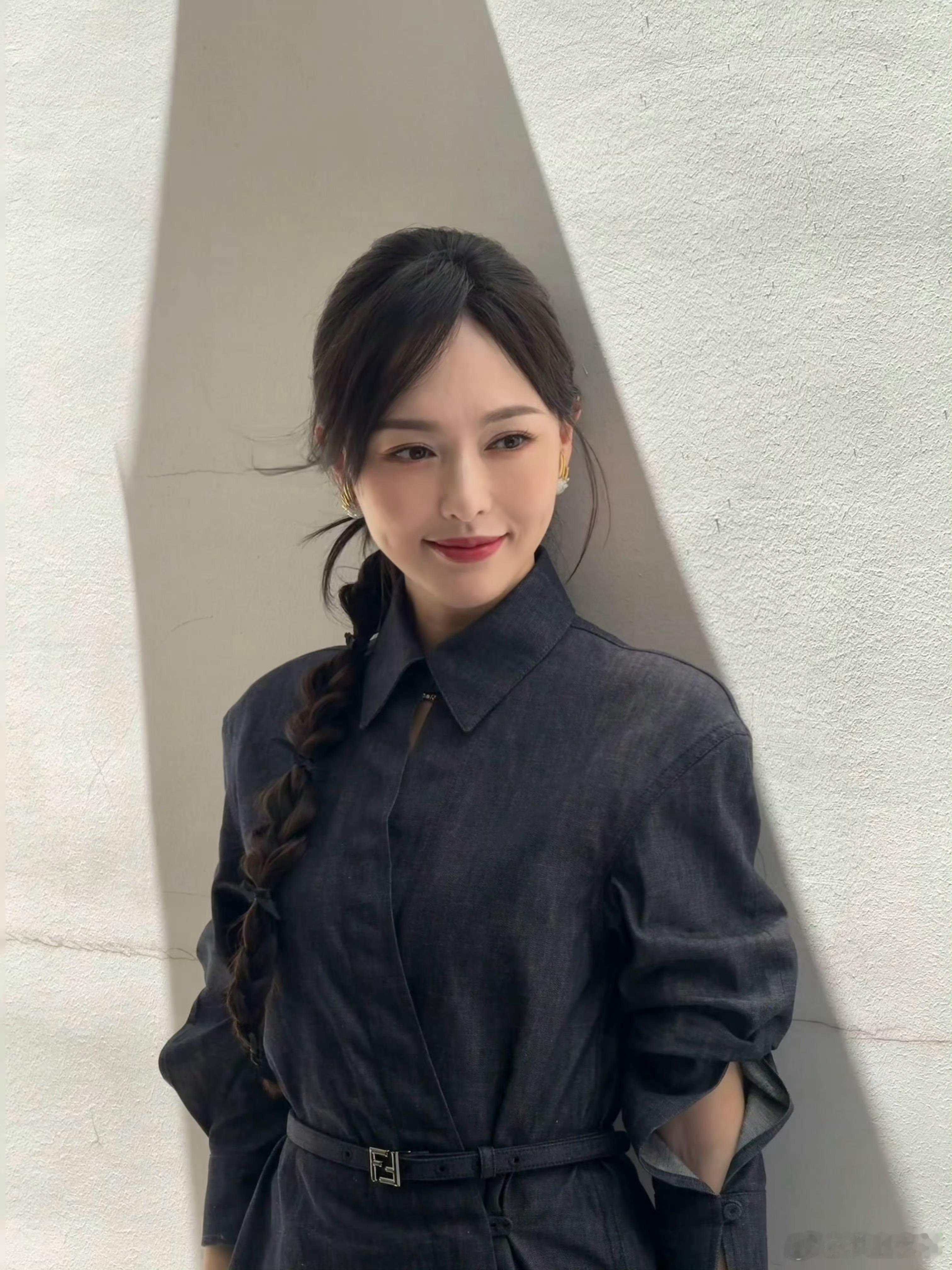 蒂芙尼中国品牌代言人唐嫣蒂芙尼好宠糖糖啊，一个小活动，双奢加持，高珠自由[送花花