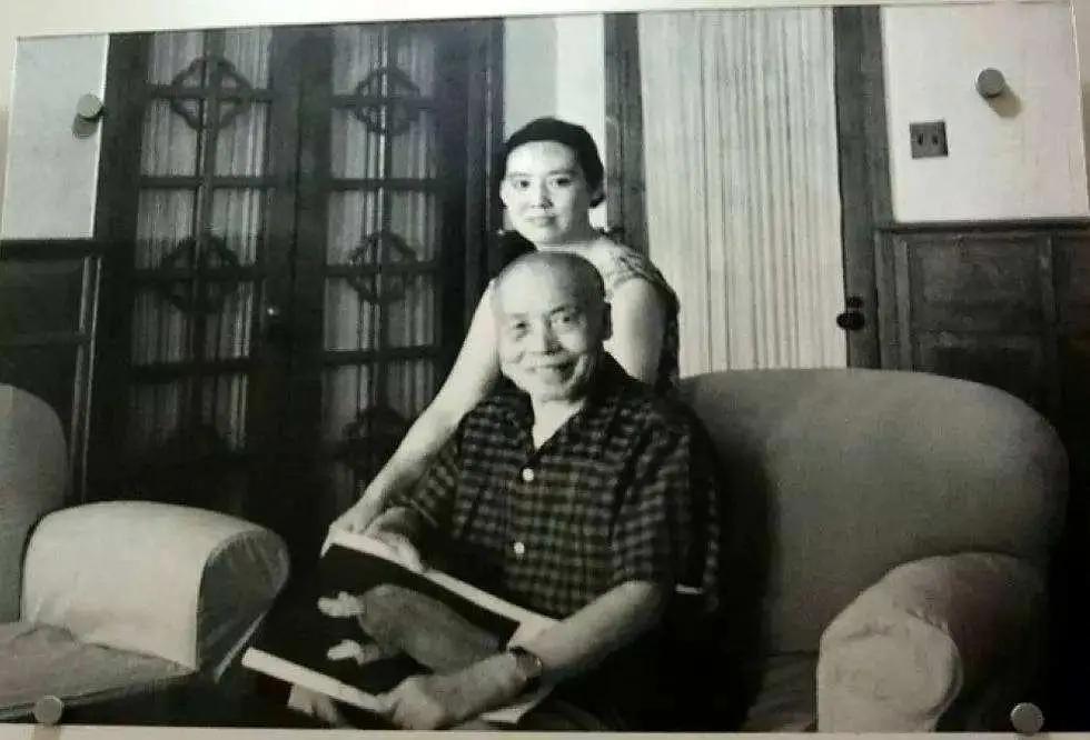 1966年，27岁的胡友松发现“大姨妈”没来，她告诉了75岁的丈夫李宗仁。李宗仁