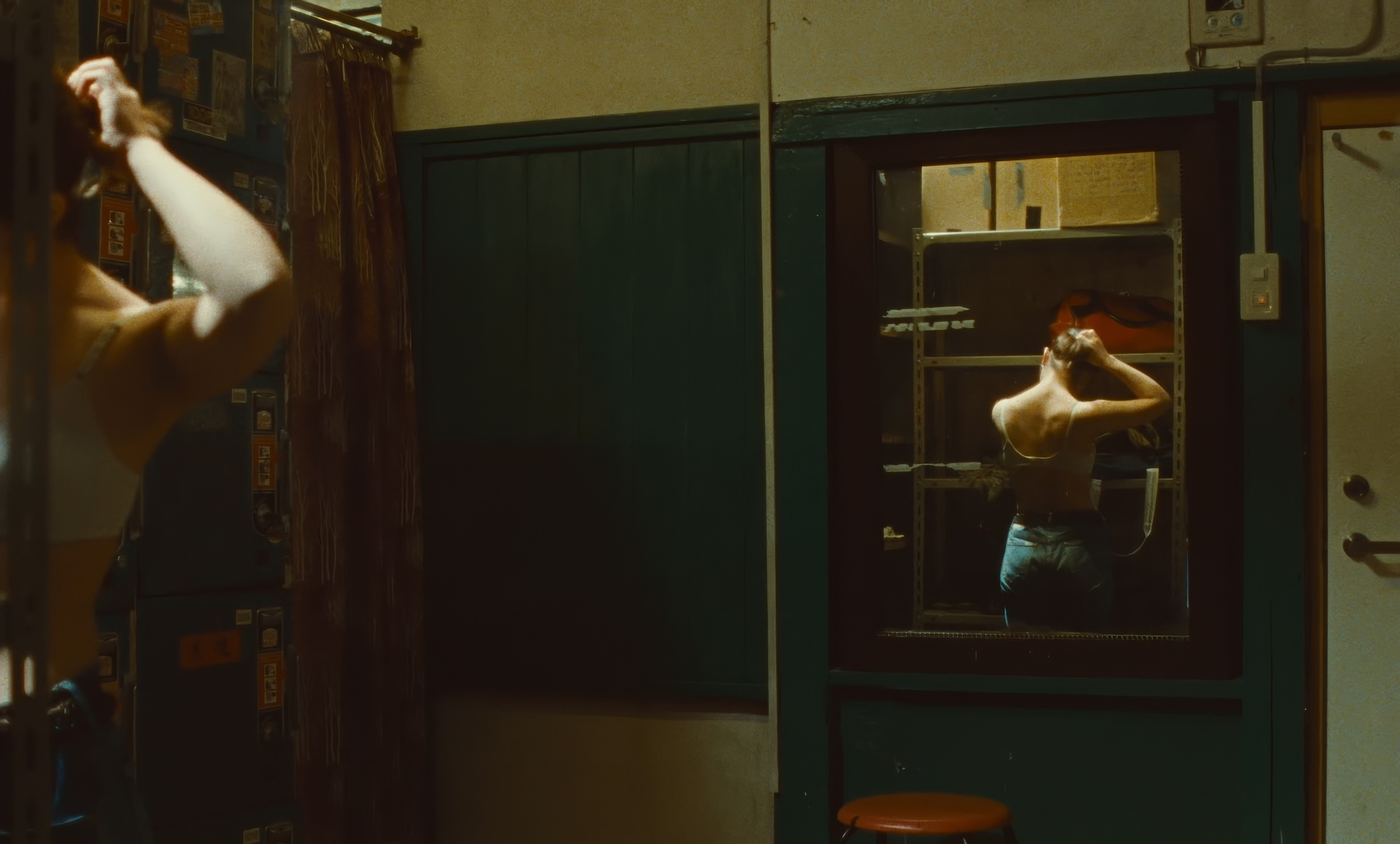 人生的本质，就是一个人活着不要对别人心存太多期待。我们总是想要找到能为自己分担痛