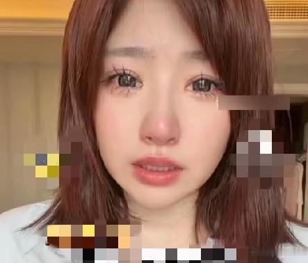 6月25日，百万网红黄一鸣的抖音主账号“鸣鸣酱”和女儿账号“闪闪酱”已双双显示“
