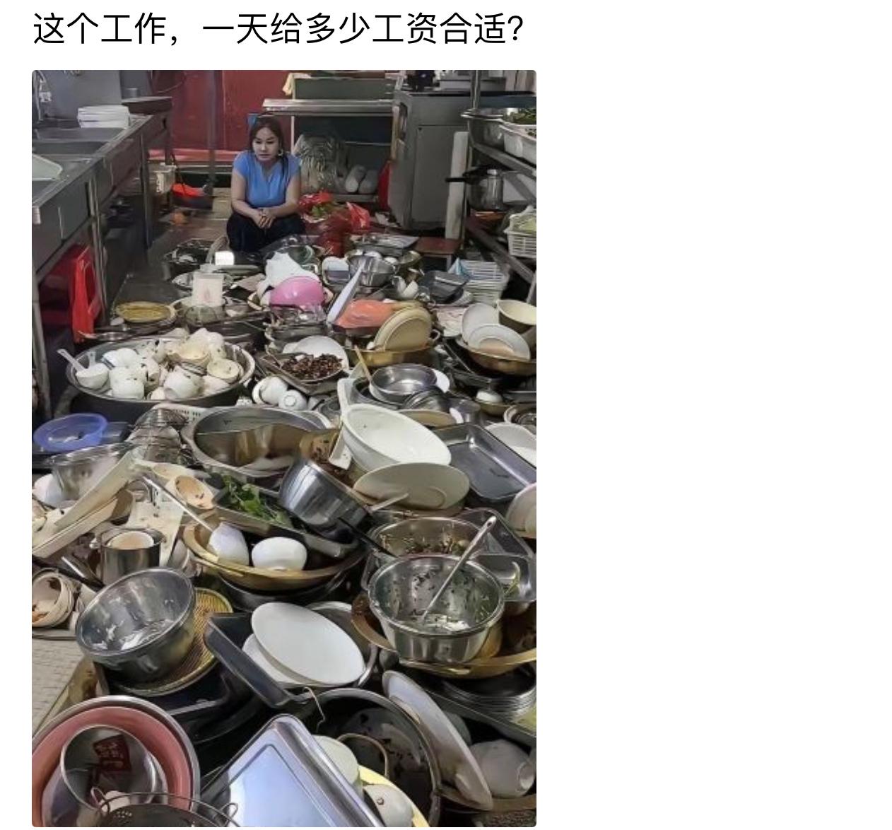 看着后厨里堆积如山的锅碗瓢盆，光是视觉冲击力就让人头皮发麻。油污厚重、数量庞大，