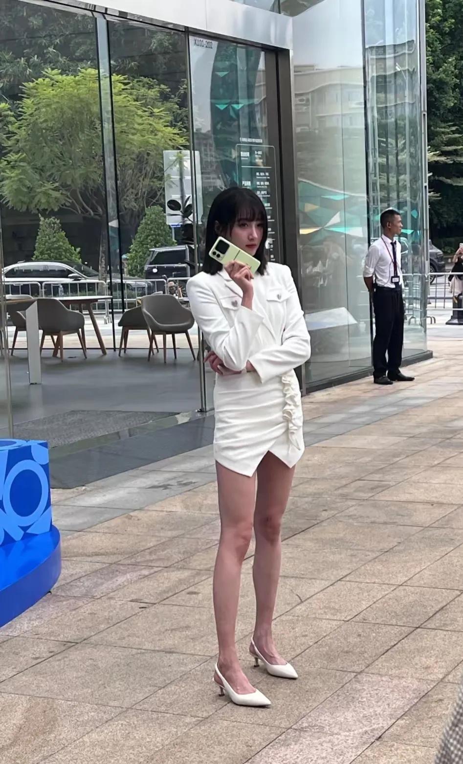 在深圳繁华的万象城中，命运之神悄然降临，我竟然与心中的偶像不期而遇！那一刻，心潮