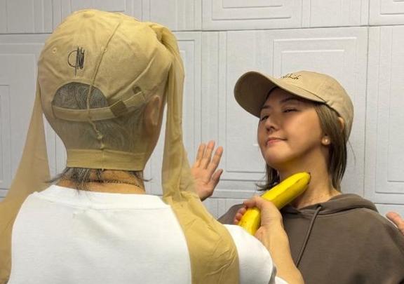 2026年3月13日，周星驰经纪人陈震宇在社交平台晒出一张搞怪合照，引发全网关注