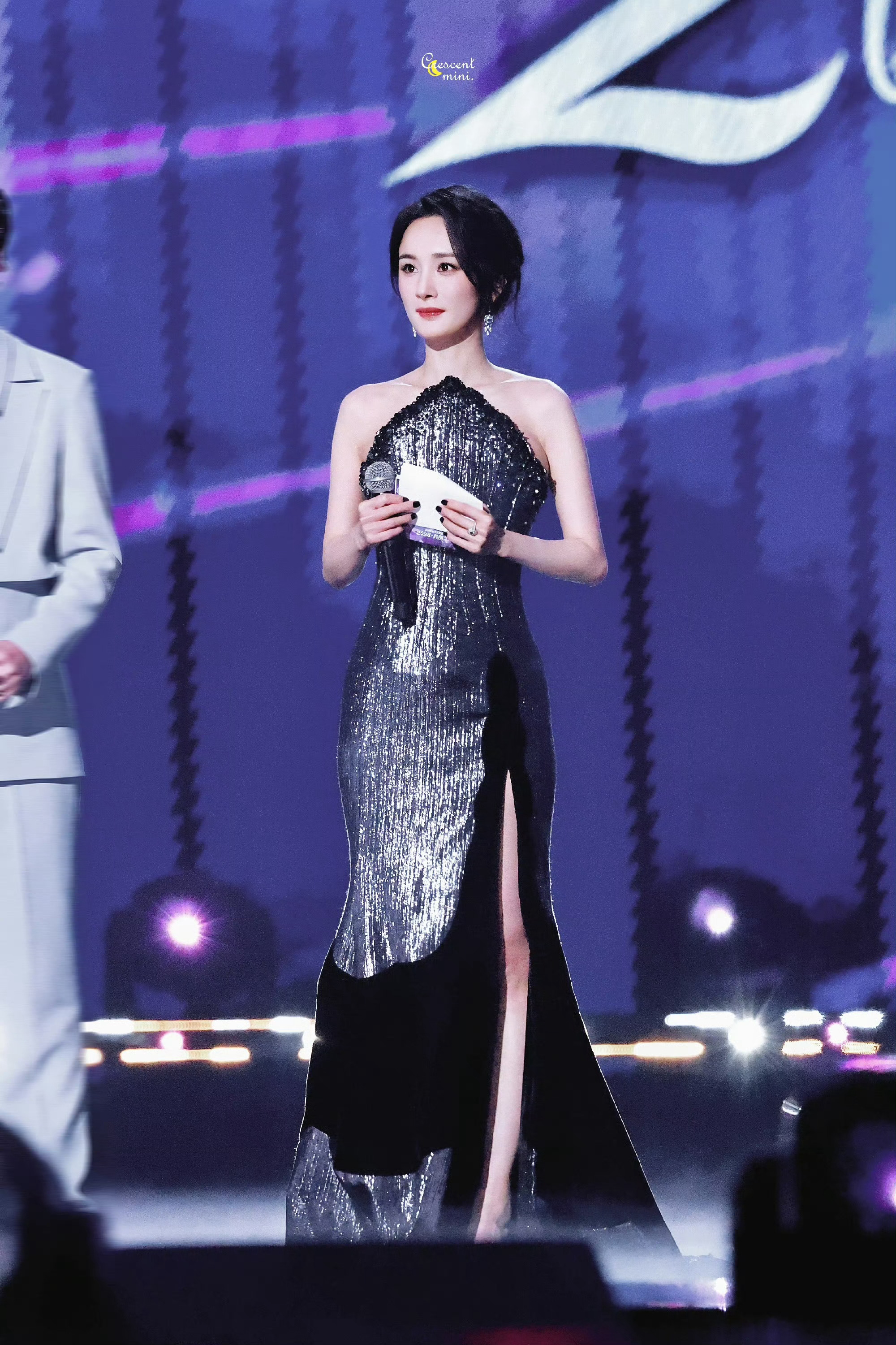 好美的幂幂，大长腿➕露肩[哇][哇][哇]迷到昏倒[二哈] ​​​