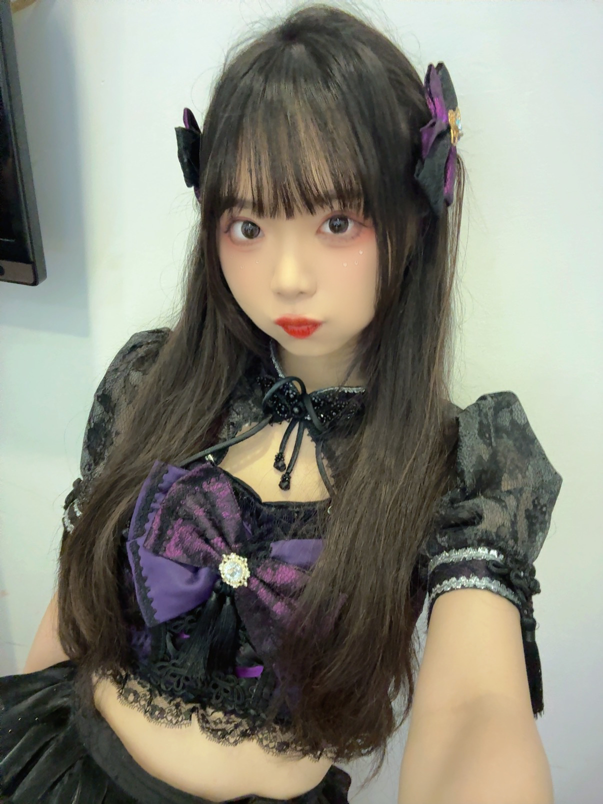 👾黑紫和涵t真好穿——偶活好像能治病 在车上和后台快要晕厥了 上台和见到大家就