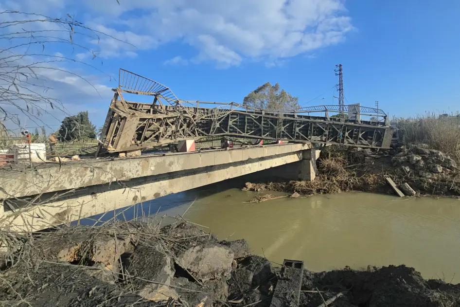 据美国全国广播公司报道，黎巴嫩利塔尼河上横跨卡斯米耶的关键桥梁在震耳欲聋的剧烈爆