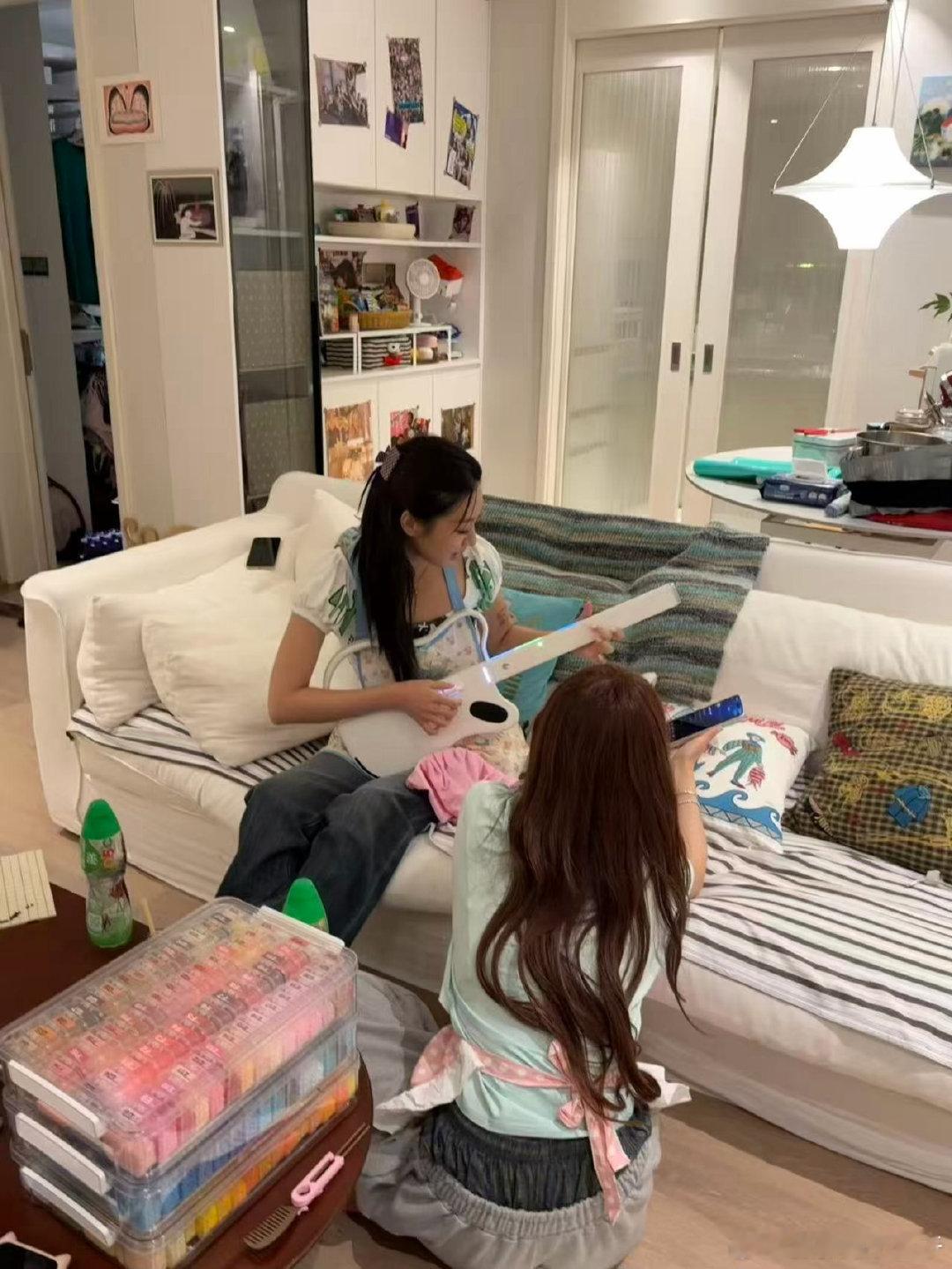 詹詹再来揉面包呗，，，这妆舍不得卸， （