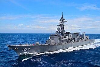 日本海自一艘已服役将近30年的村雨级“雷”号驱逐舰穿越台湾海峡，威胁谈不上，这这