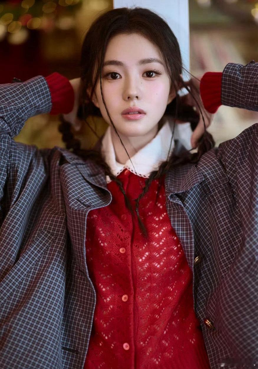 1.刘浩存背后不止老谋子一个人在捧，她如今成了京圈的宠儿，升咖只是时间问题。2.