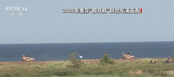 菲律宾演习刚收场，军车却翻车了
 
5月9日，菲律宾一辆军用卡车在"肩并肩"演习