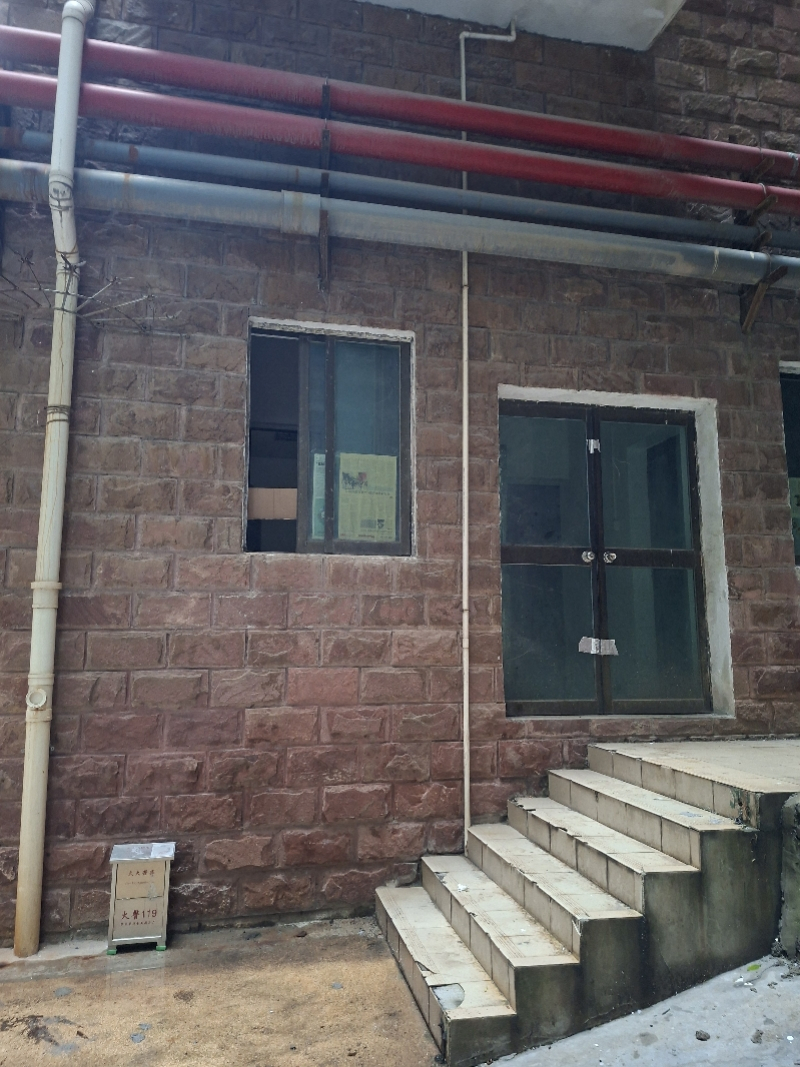 #东莞住建局回应小区暗藏化工品# 【官方再回应“东莞小区暗藏化工品”：环境无异常