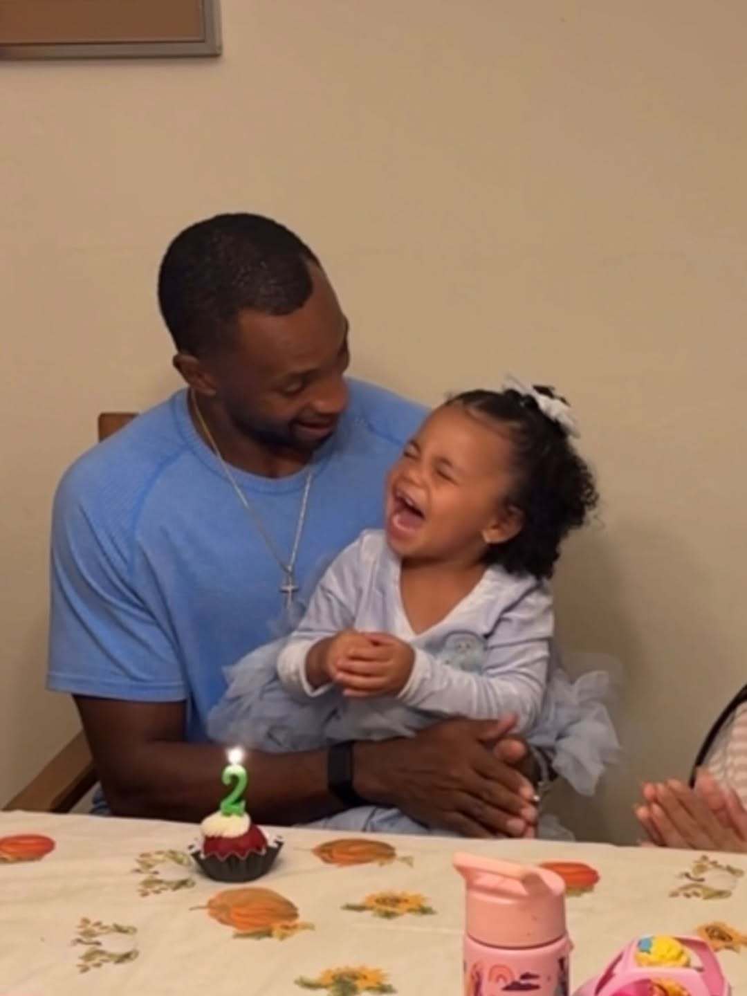 弗格更新ins 分享与家人在一起的点滴写到：自己都快忘了十月份还能在家的感觉了，