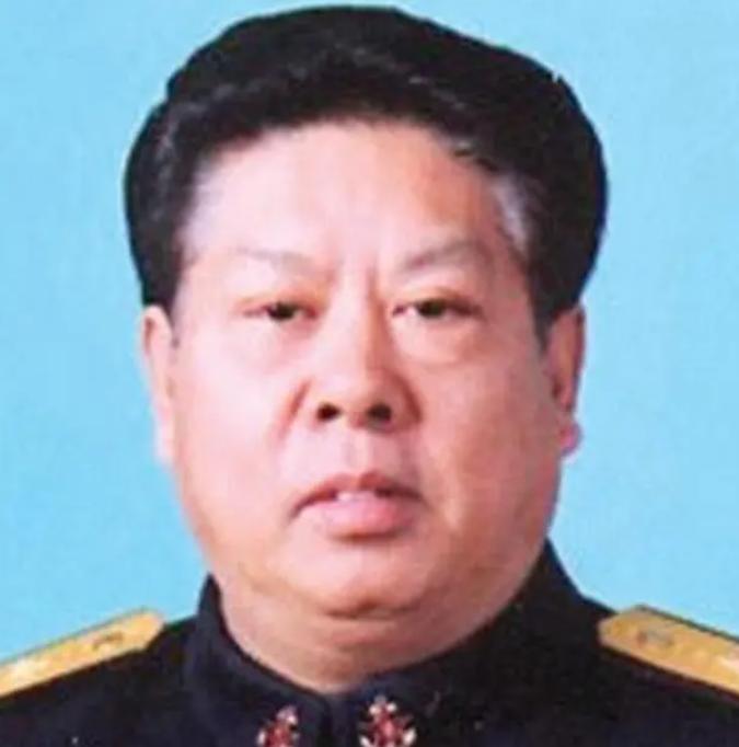 海军中将的堕落之路：淫乱文工团女兵、百万敛财与情妇的背叛
王守业的堕落之路：权力