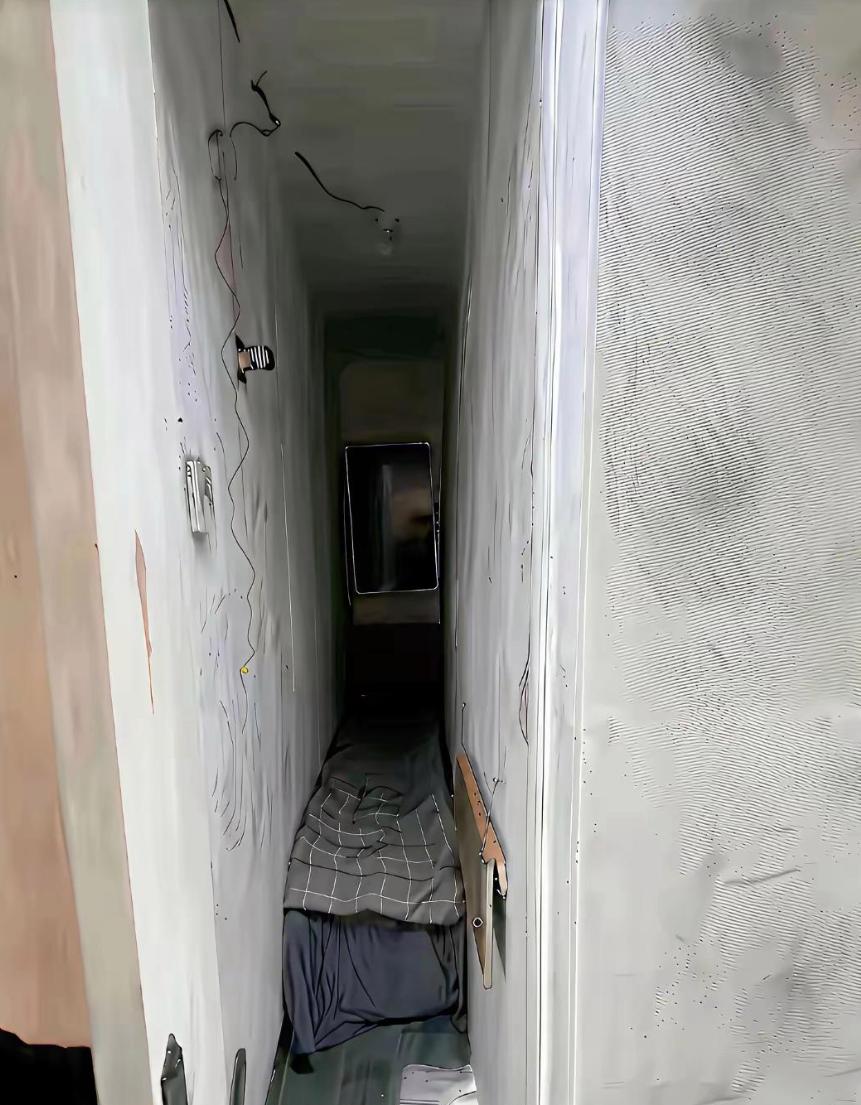 据说这是广州80块一月的出租屋，宽度不足一米，勉强能睡下一个人，你愿意租吗？
