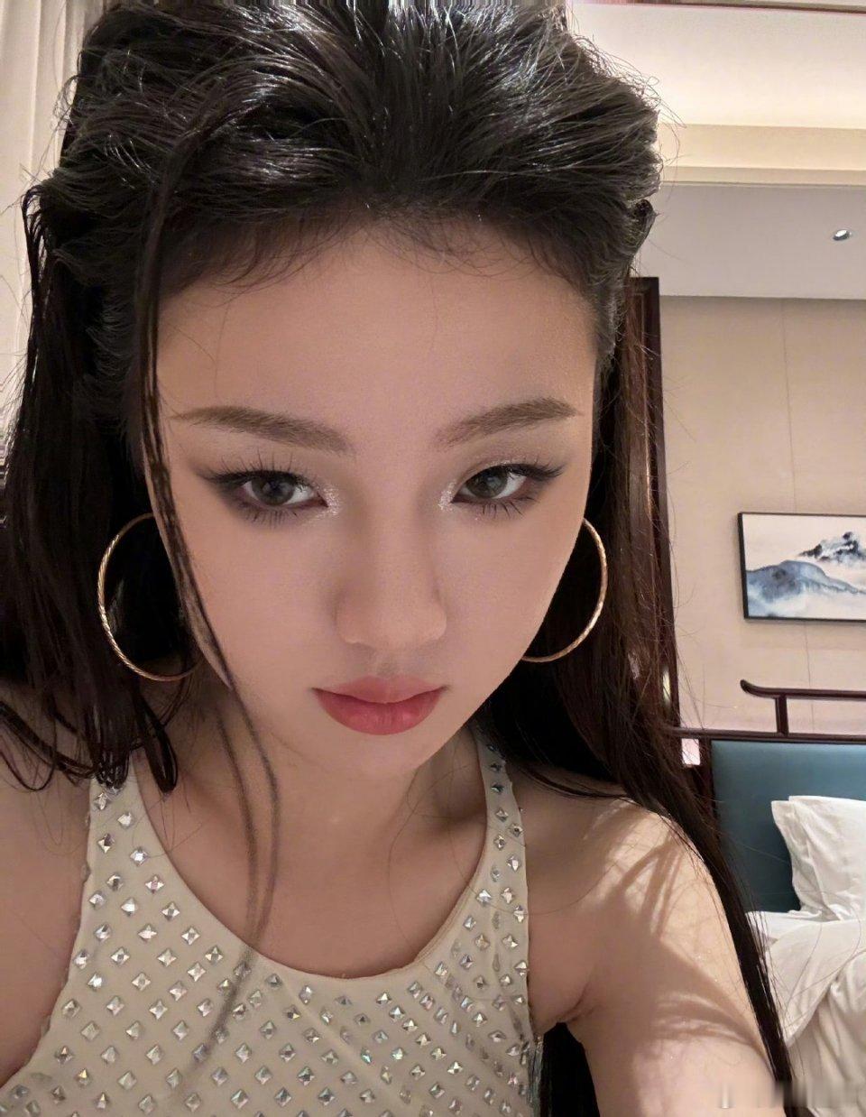 #王源演唱会嘉宾是单依纯# 好好听！！你可以永远相信单依纯跟王源的现场演唱！！ 