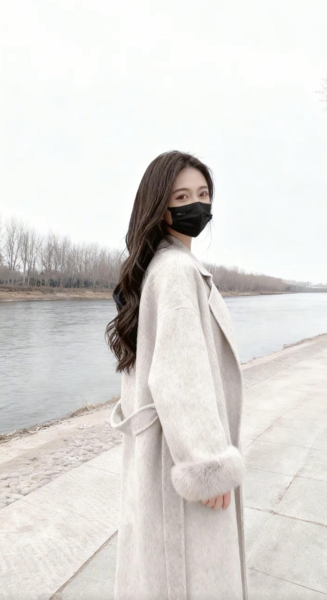 大波浪，白色呢子大衣，御姐风格