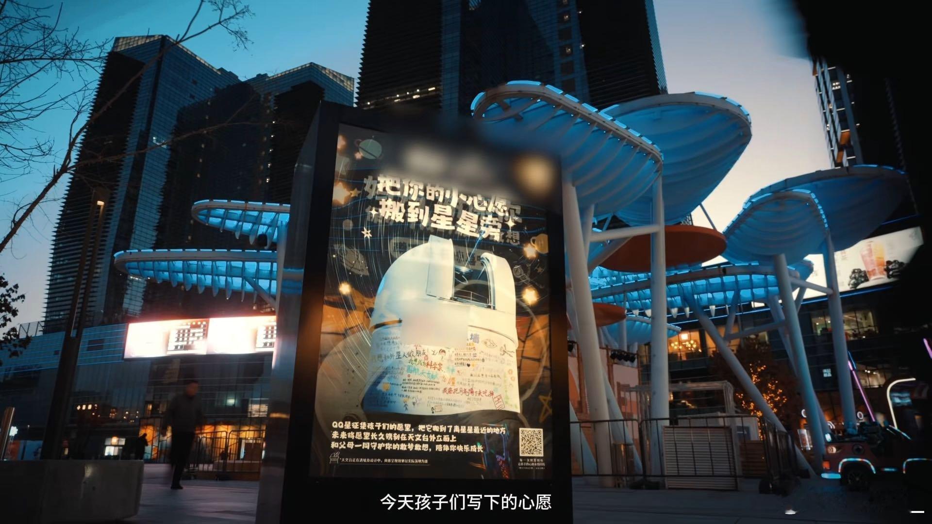 小孩子有自己的星要追 果然，每一代人都有自己独特的追星方式。对于10后而言，将心