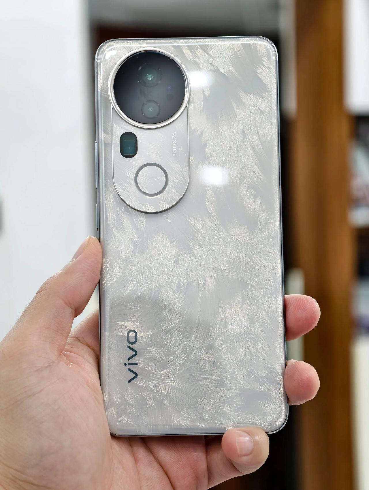 vivo S20 Pro后盖设计真的绝了，哪个妹纸不迷糊啊！