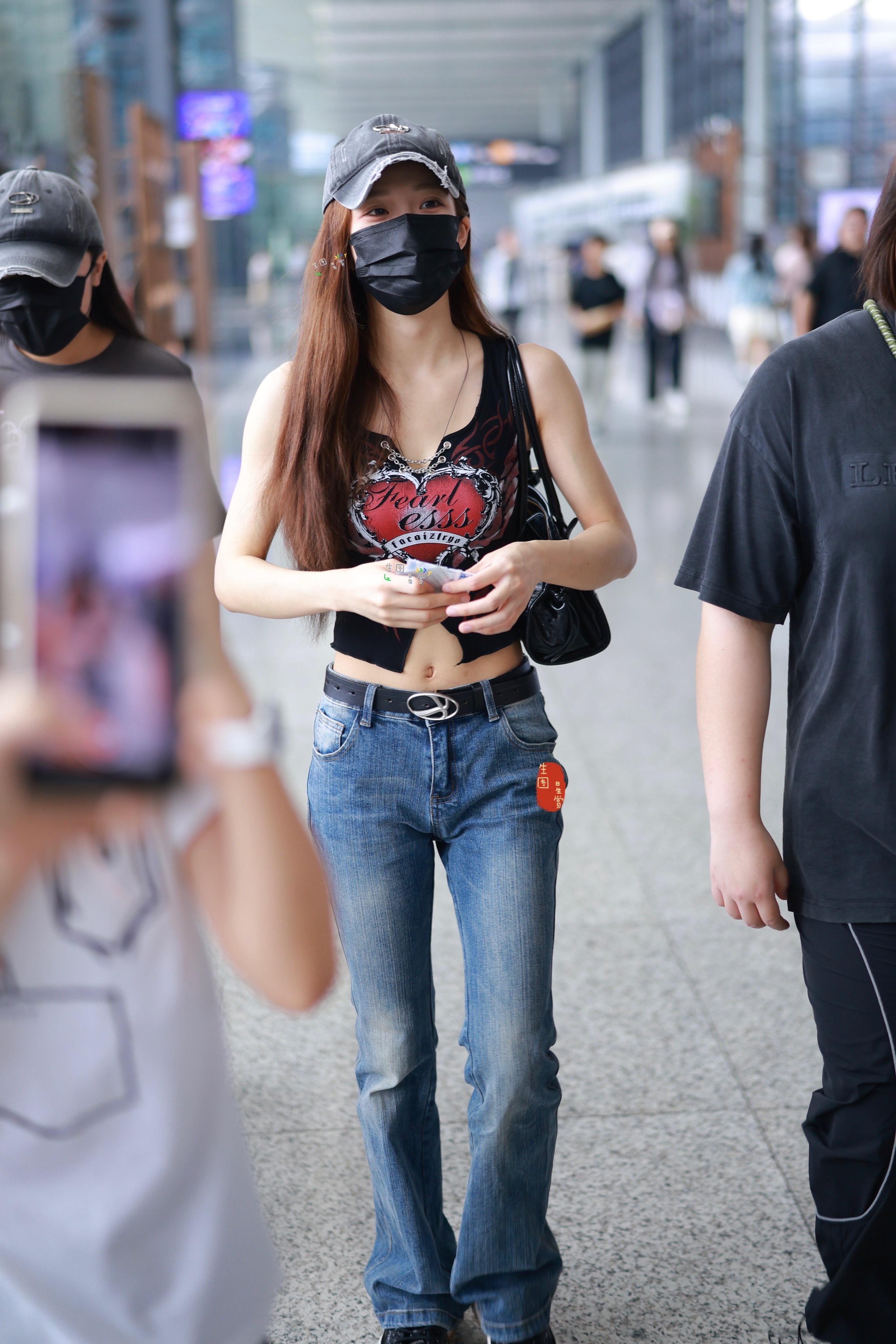 沈梦瑶今日上海出发牛仔女郎小蛮腰绝了