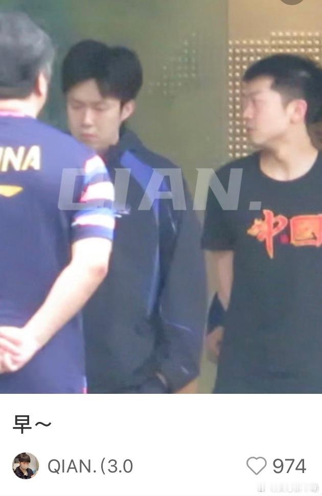 今日份大头男队又开早会啦 