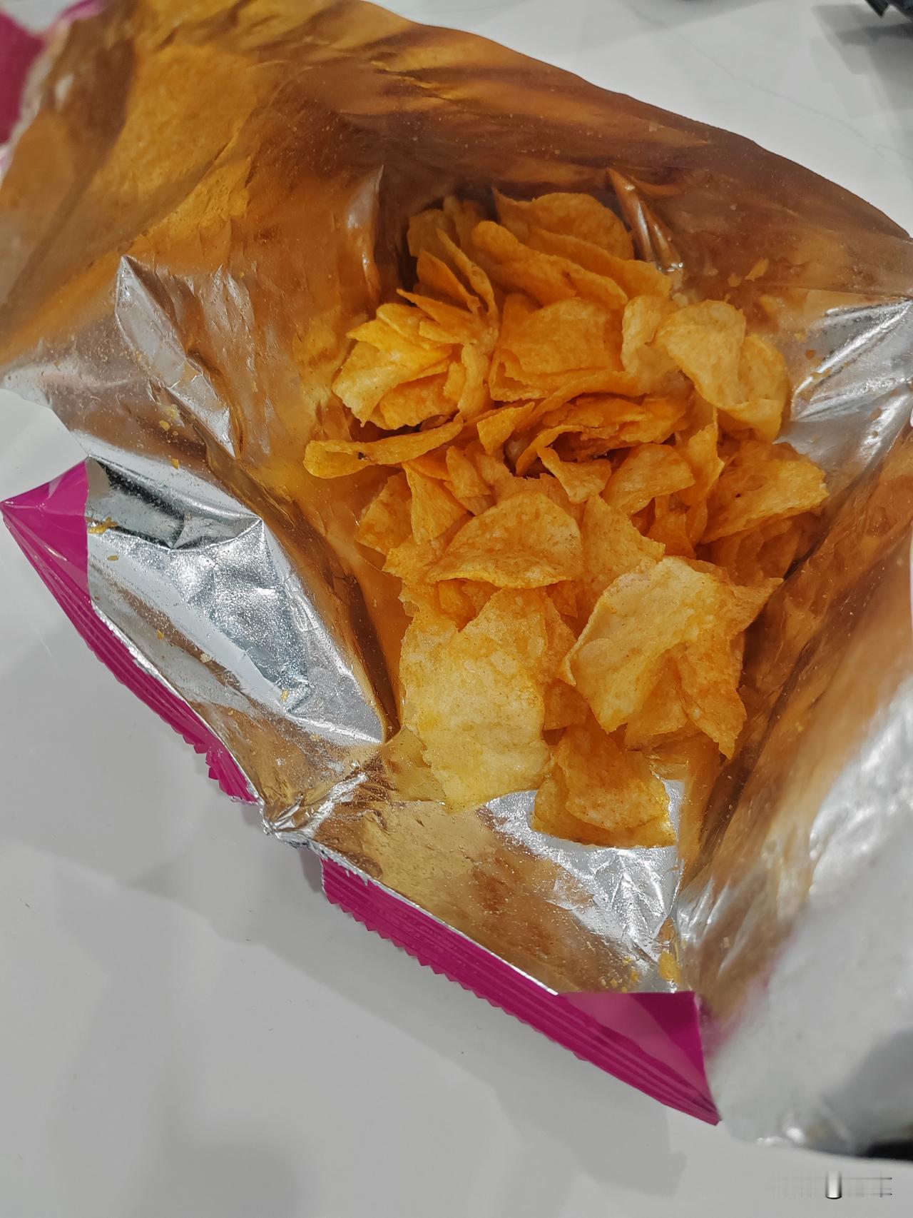 不知道是自己记忆错乱了，还是怎么的，总感觉现在的零食的量越来越少了。
今天孩子们