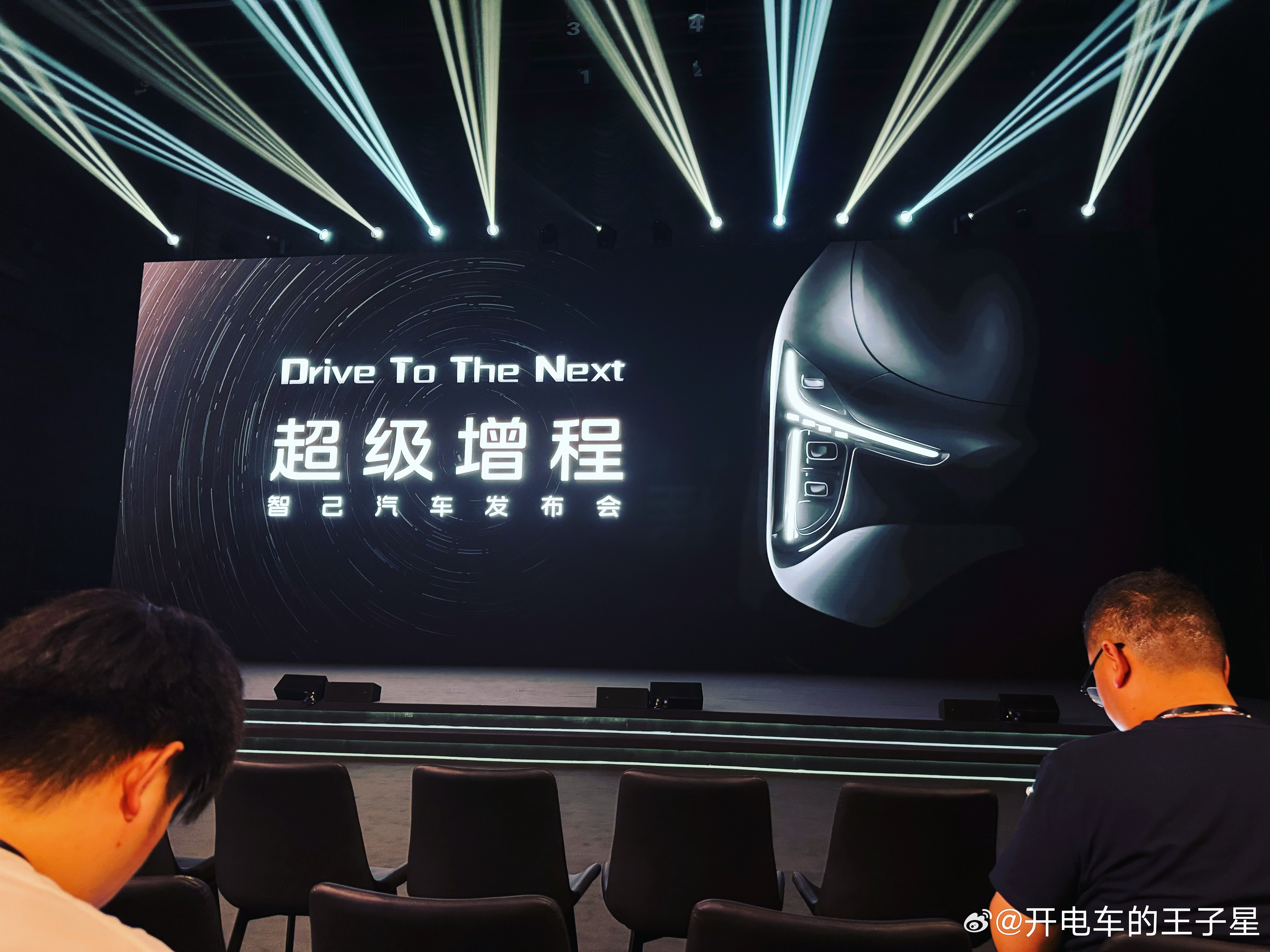 智己将于8月1日发布下一代超级增程大v聊车我和汽车的日常 进厂了兄弟们 ！ 超级