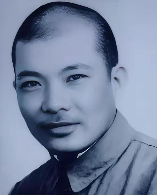 [月亮]1945年，军统王牌杀手牛子龙，带着12个囚犯杀了11个看守，从那座号称