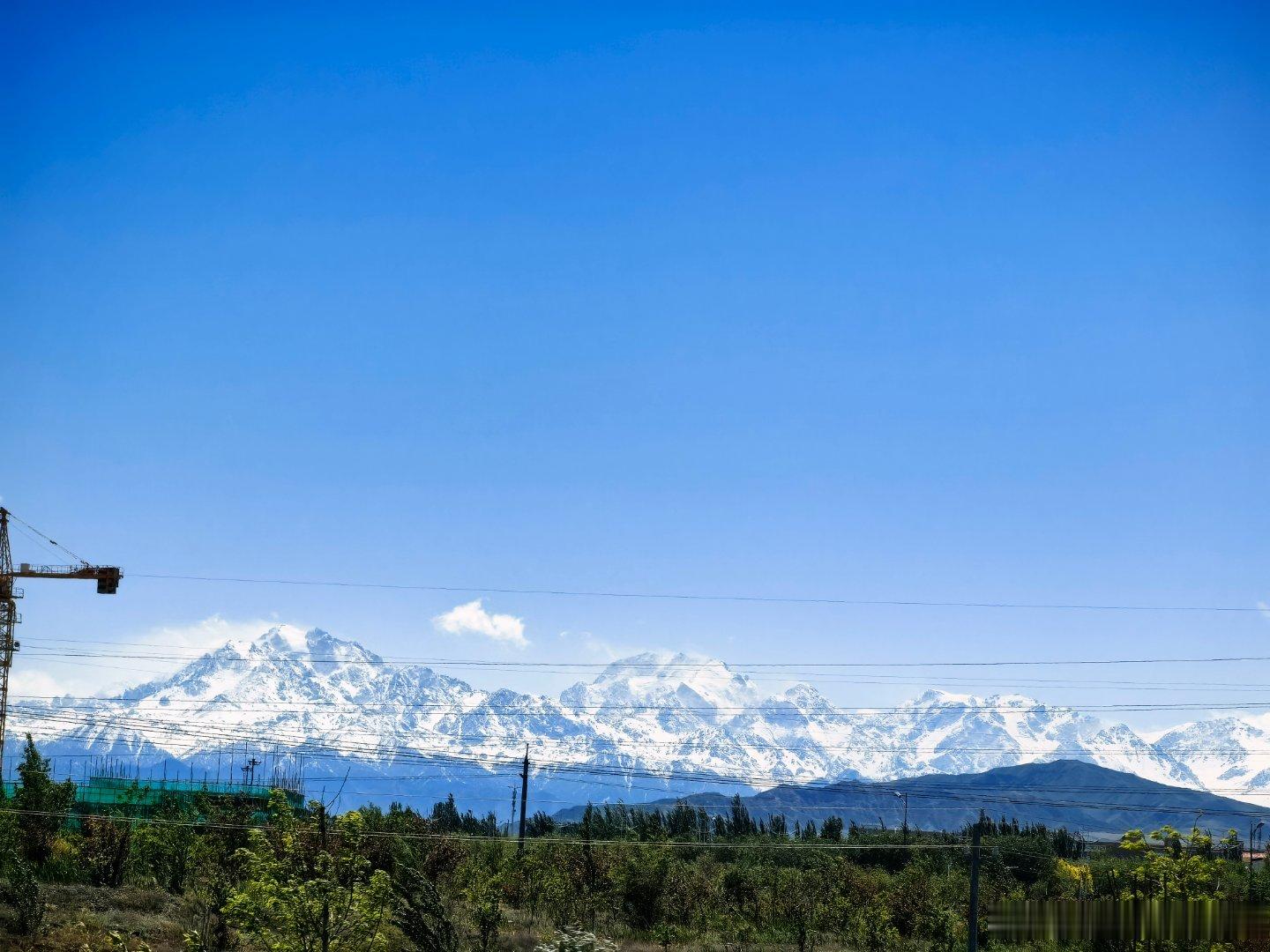 晨光熹微，鸟鸣声起，早安！愿你在新的一天里，如阳光般明媚，如清风般自由，享受每一