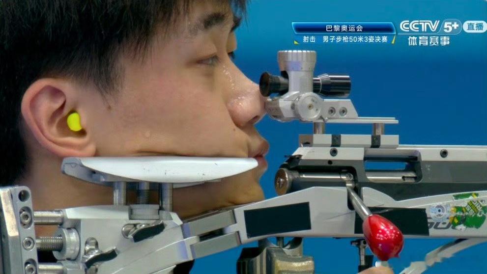 🥇！太不容易了！肉眼可见的满头大汗#男子50米步枪三姿决赛##刘宇坤满头大汗#