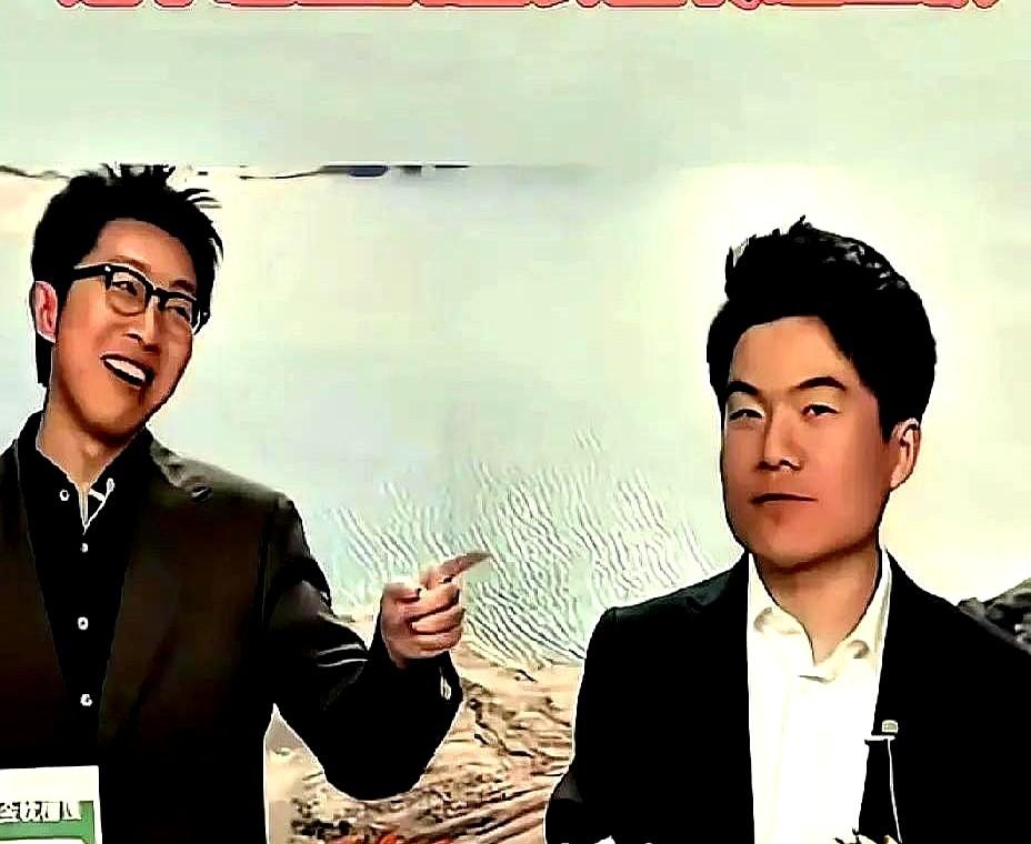 一句话能败光好感，也能救回一个场子。

东方甄选直播间，主播汉森被弹幕说“头大”
