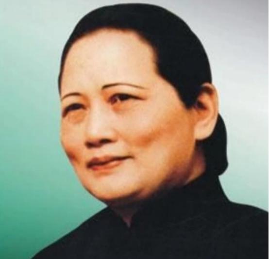 1915 年，49 岁孙中山决心与 22 岁宋庆龄成婚，梅屋夫人善意提醒会折损寿