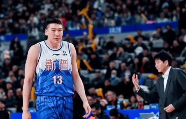 CBA新疆32分大胜浙江，可以用两个字完美形容:富裕！
李炎哲加盟新疆首战，替补