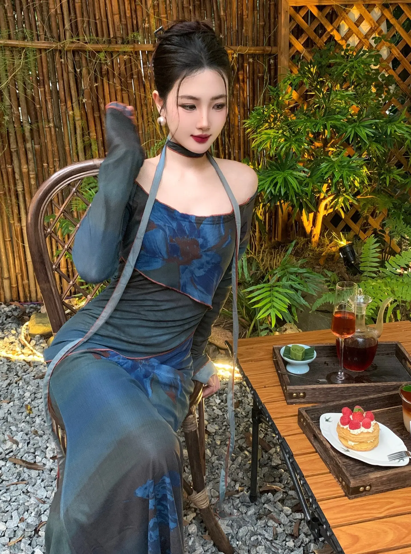 再听一遍青花瓷 敬我们初相识。