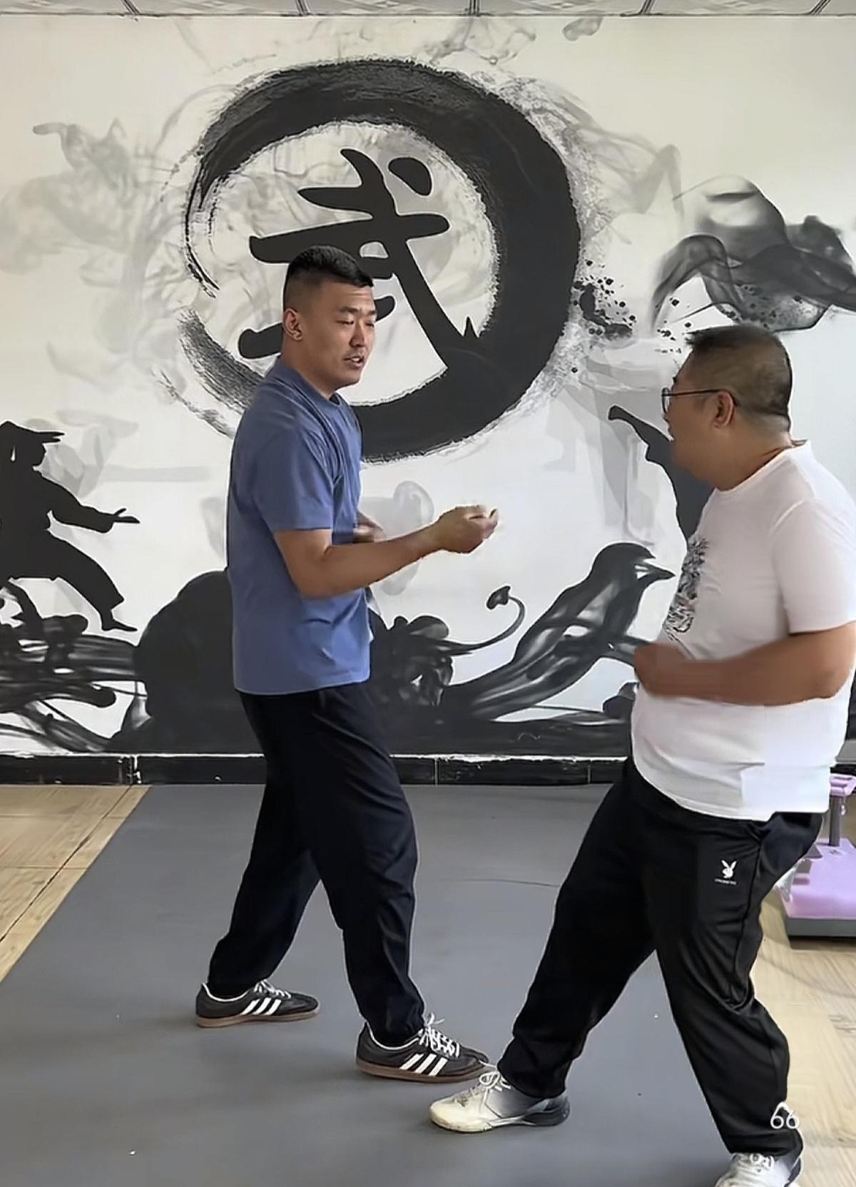 陈阔，以前叫鸽武缘，现在不拍手砸扳手，拳开红牛的段子了，没流量了，粉丝才三万多。