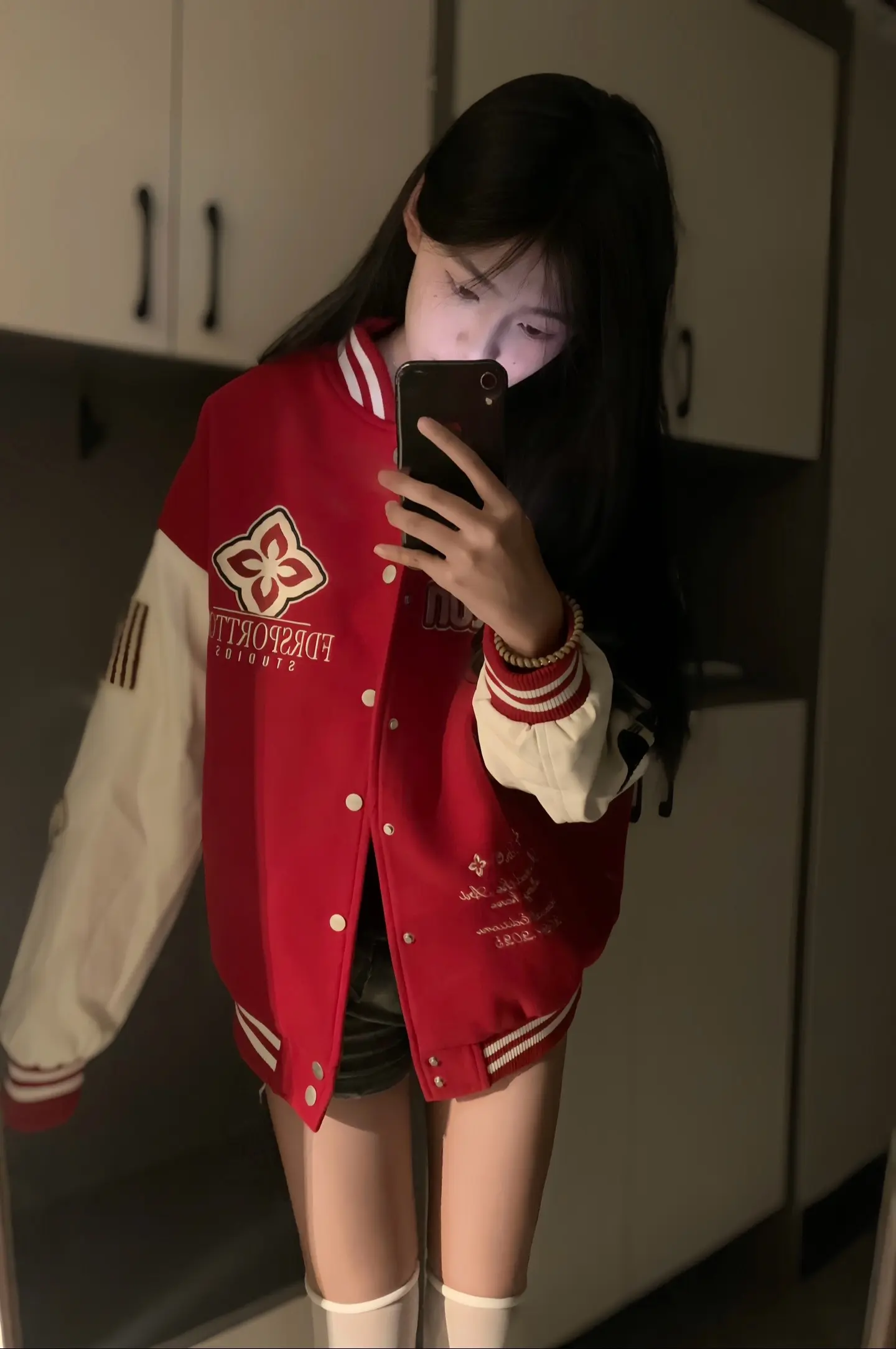 你这样硬抗是没用的 要学会倾诉 霸王茶姬知道吗 去给我买一杯伯牙绝弦超级加大杯