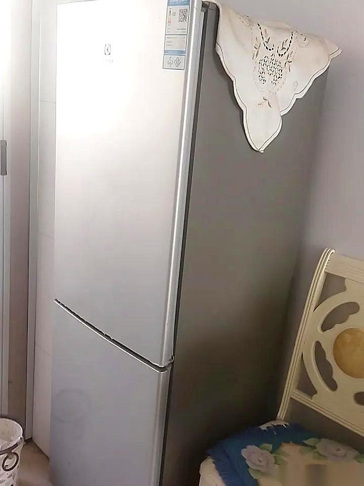 我跟你讲，退休后我干过最牛逼的一件事，就是把家里的冰箱电源给拔了。
对，你没听错