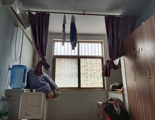 男子输液后自尽留观室监控曝光