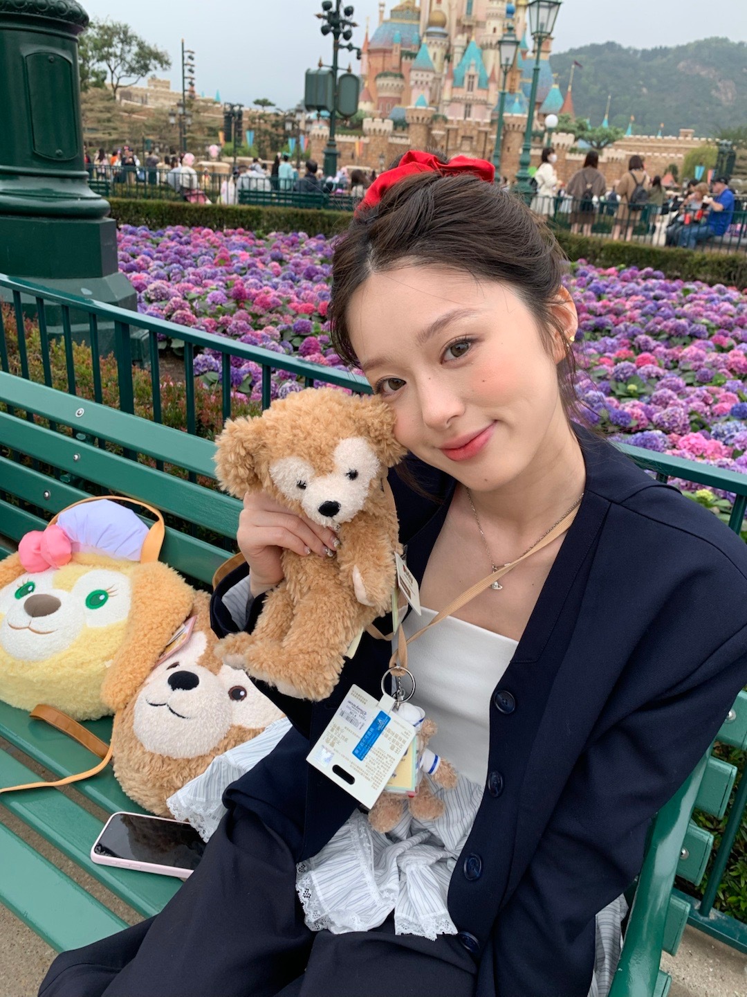 🤓我还有好多迪士尼拍的照片发可以吗嘿嘿~(¯▽¯~)👭我和老喻的合照是一个泰