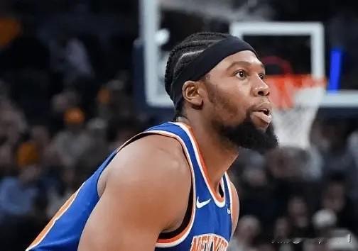 据Marc Stein报道，尼克斯已在交易谈判中将盖尔雄-亚布塞莱摆上货架。
