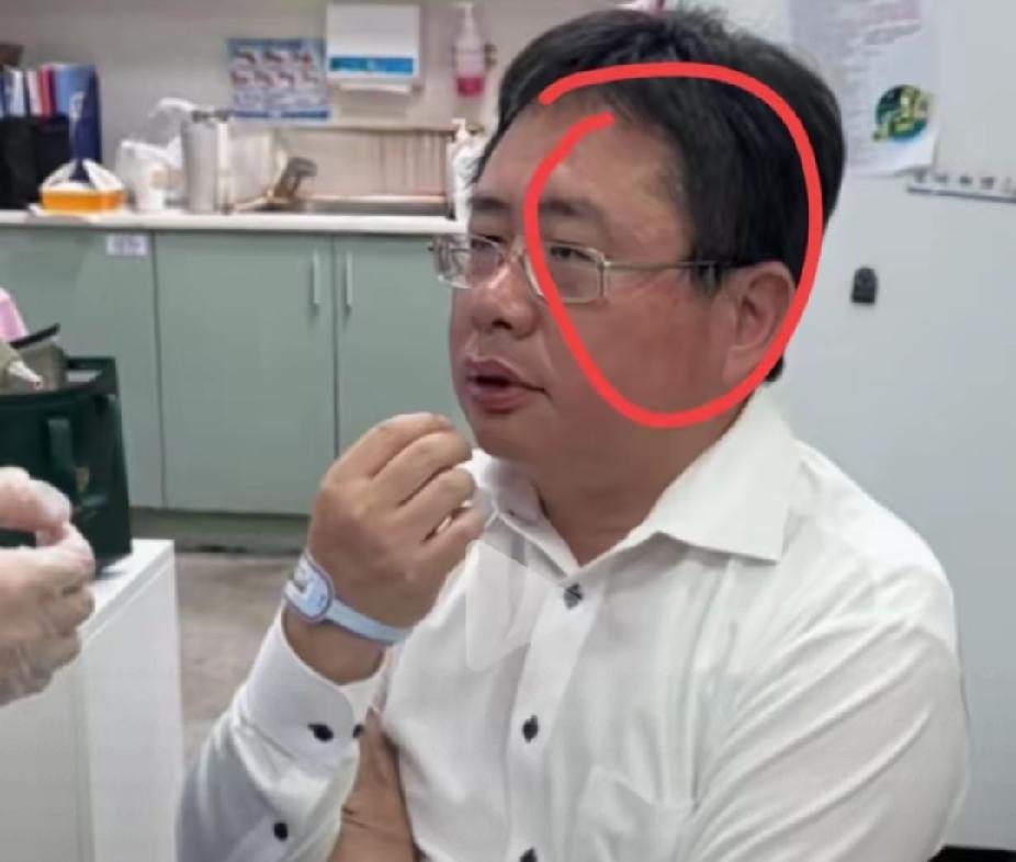 这几天矢板明明夫被打的新闻传的挺热闹，才知道原来这货是我们天津人？！

岛内媒体