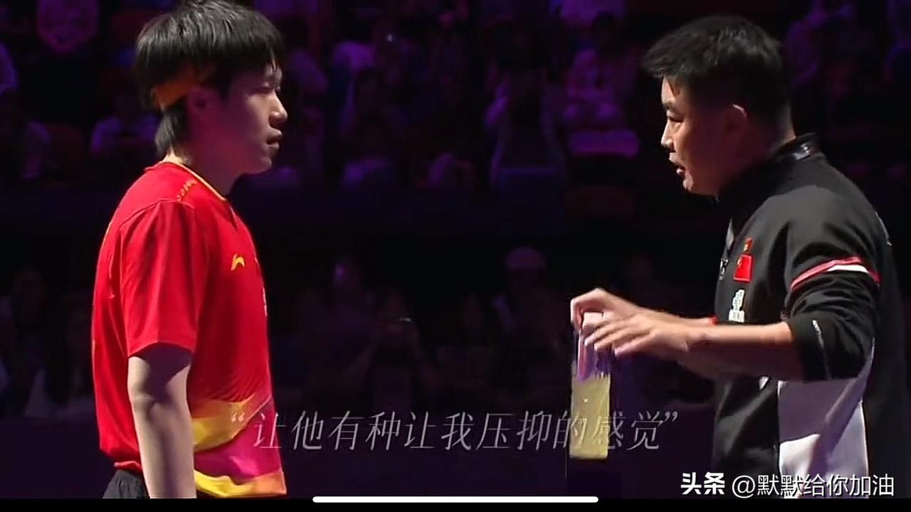 王皓越来越厉害：给的情绪价值：影帝级别表现👍

大家看图片：
球员打球，王皓一